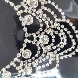 Necklace and earrings set.